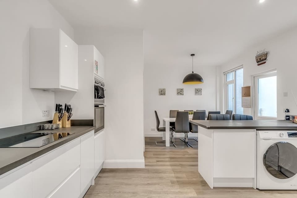 You'll find plenty of space to cook and host dinner parties in the modern, spacious, fully equipped kitchen.