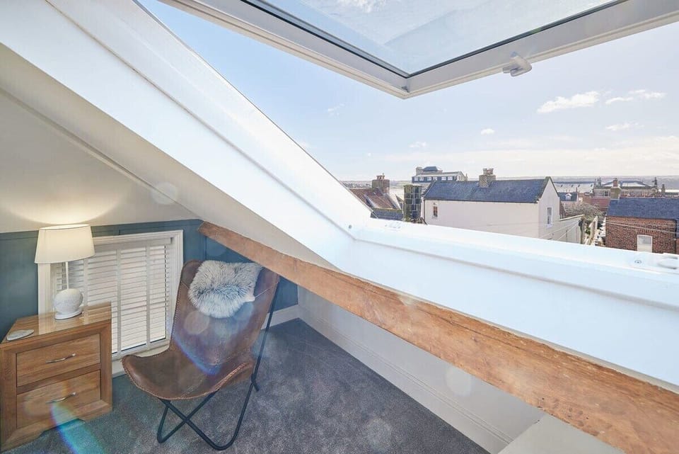 Mumbles Cottage, Whitby - Host & Stay