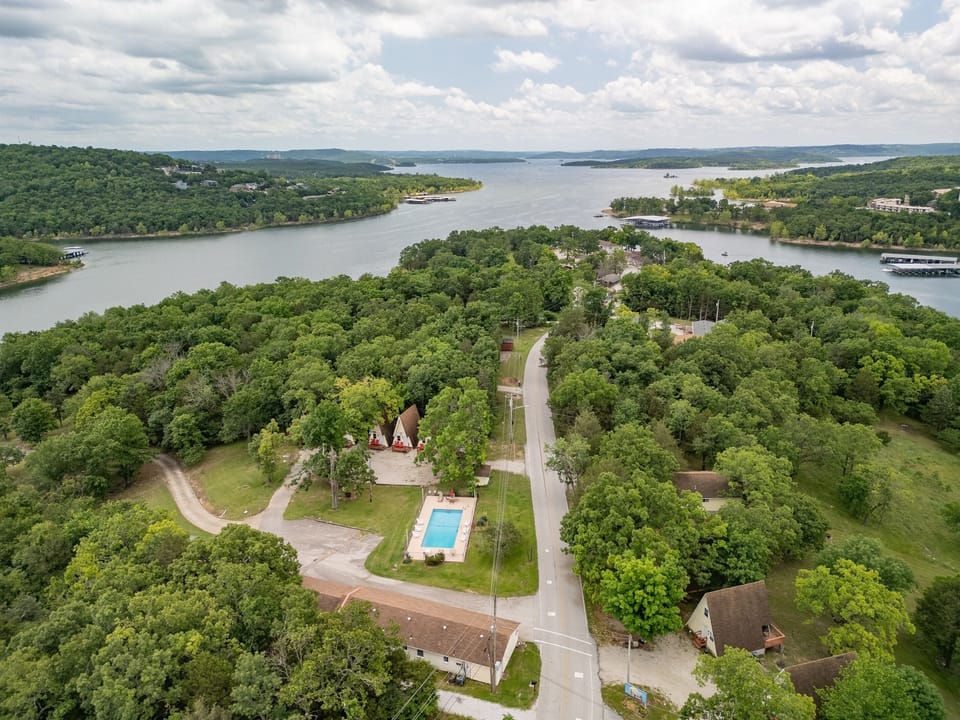 Overview of Happy Valley Lodge