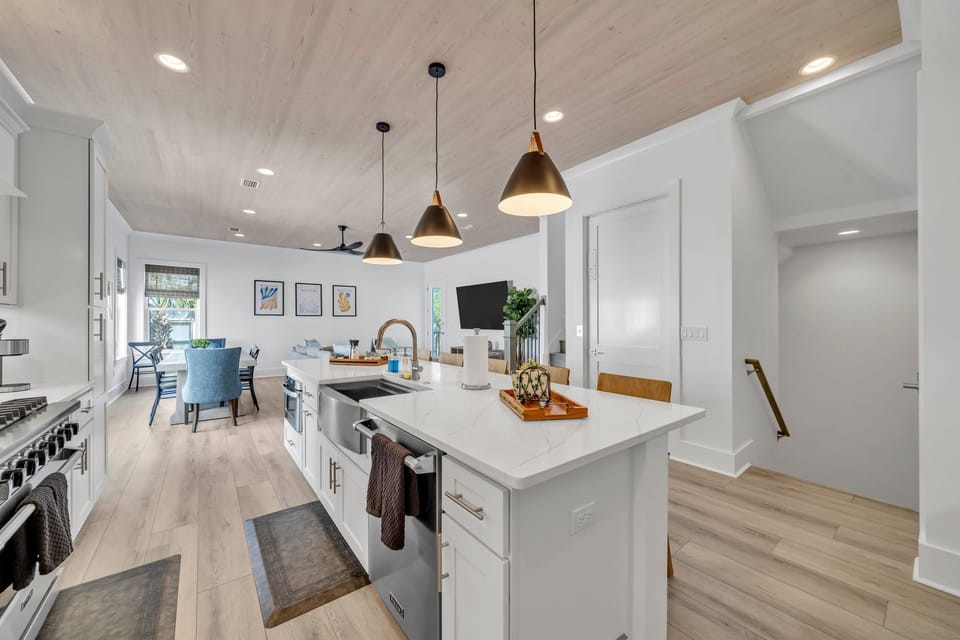 Cook, dine, and hang out together—all in one bright, open space that brings the whole group together.