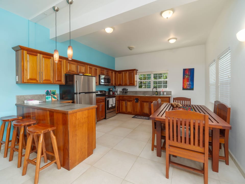 Full kitchen