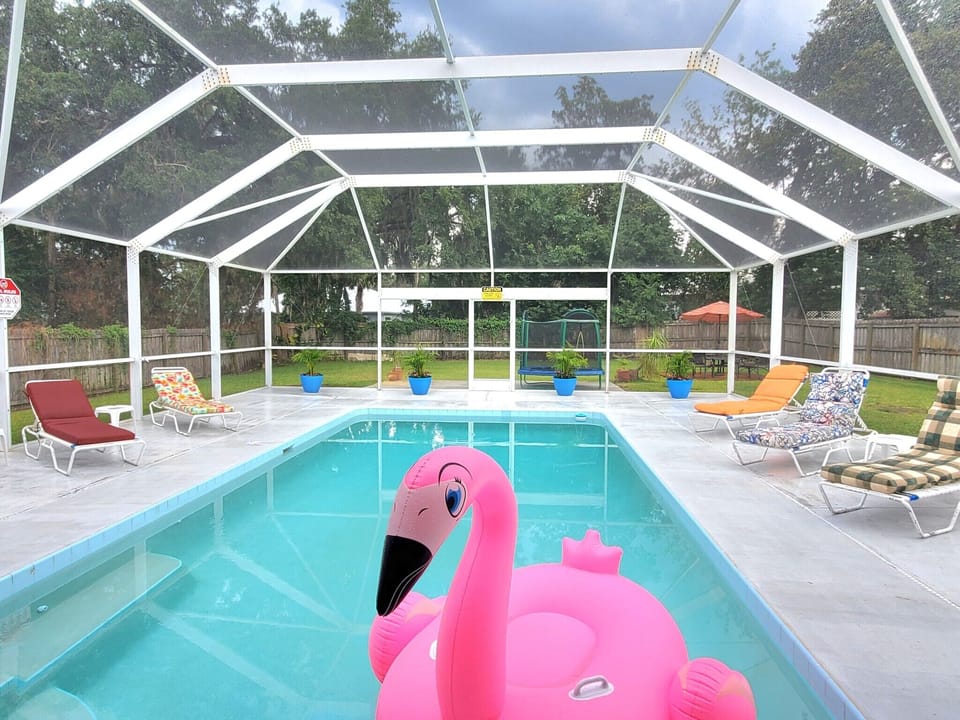 Beautiful private pool enclosed 