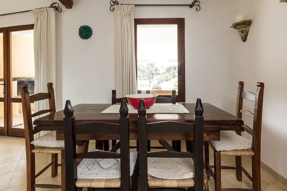 Dining Room, Room Detail