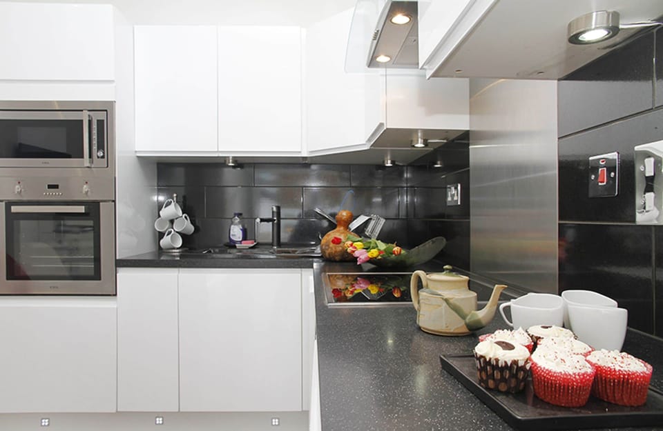 Fully fitted kitchen