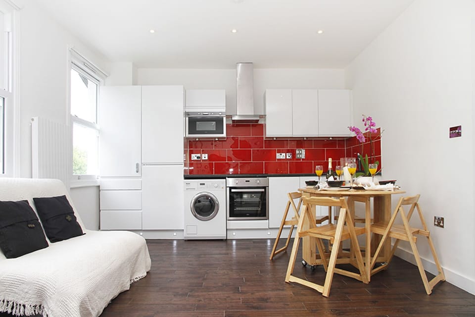 Fully fitted kitchen 