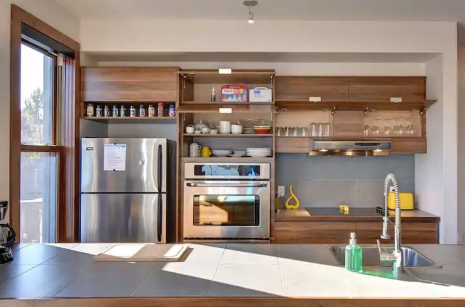Fully stocked kitchen (including spices)