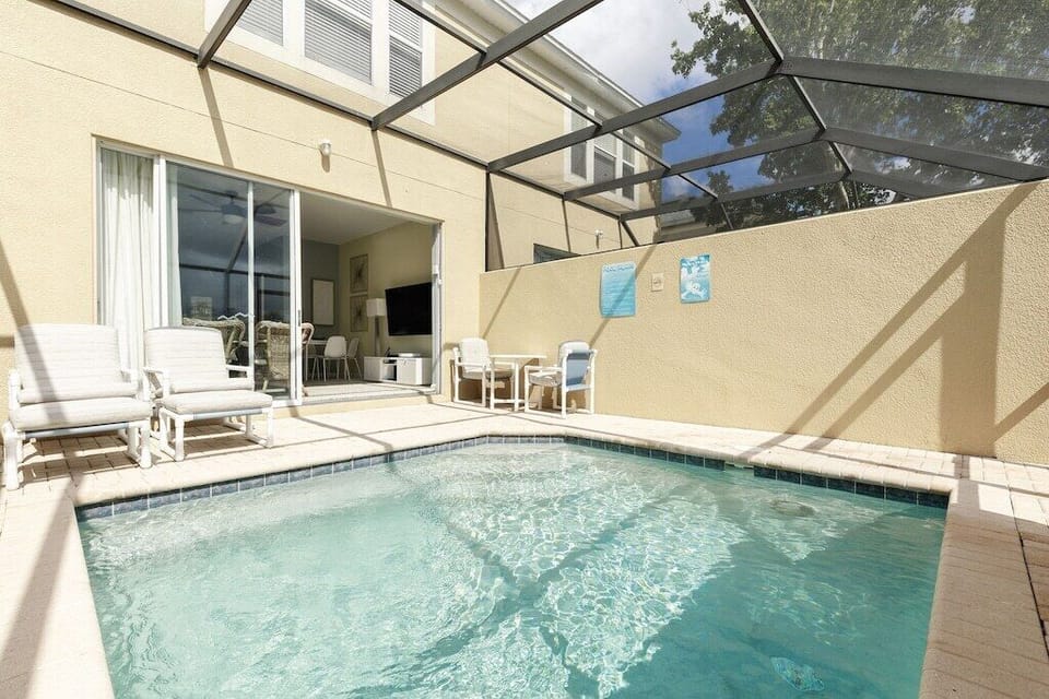 Private Splash Pool