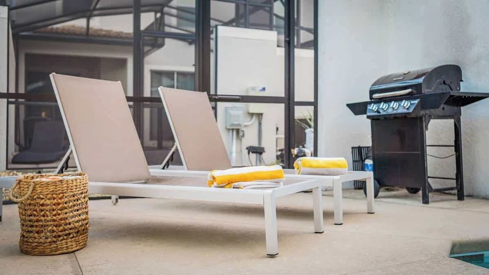 Enjoy the screen in patio that protects you from bugs and is so relaxing at sunset. BBQ Available. 