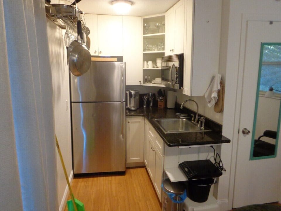 Full kitchen with granite countertop