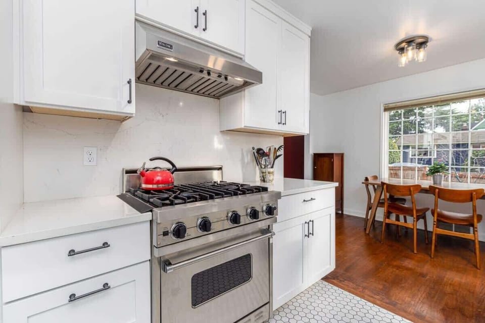 Whip up your favorite meals in our stylish and fully equipped kitchen! Our home features a state-of-the-art kitchen, complete with modern appliances, ample counter space, and all the cookware and utensils you need to prepare delicious meals. From bre