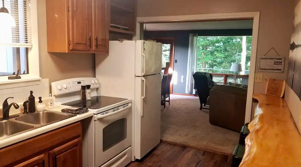 Full kitchen with service for 12--coffee, tea, hot chocolate, oatmeal, pancakes