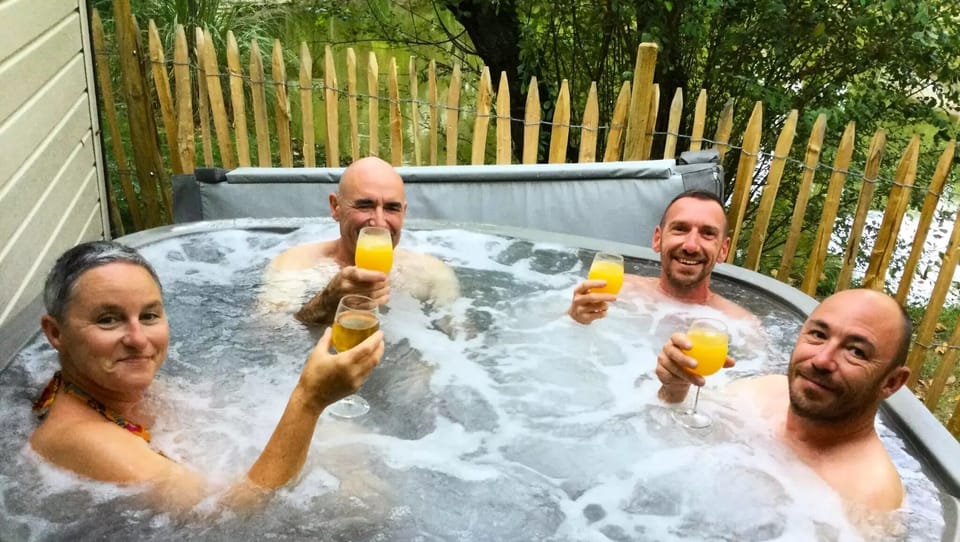 Outdoor spa tub