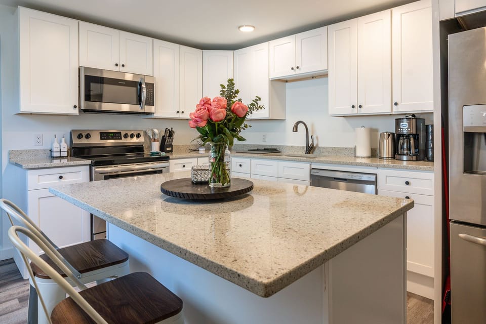 The perfect space for meal prep or a quick bite on the go.