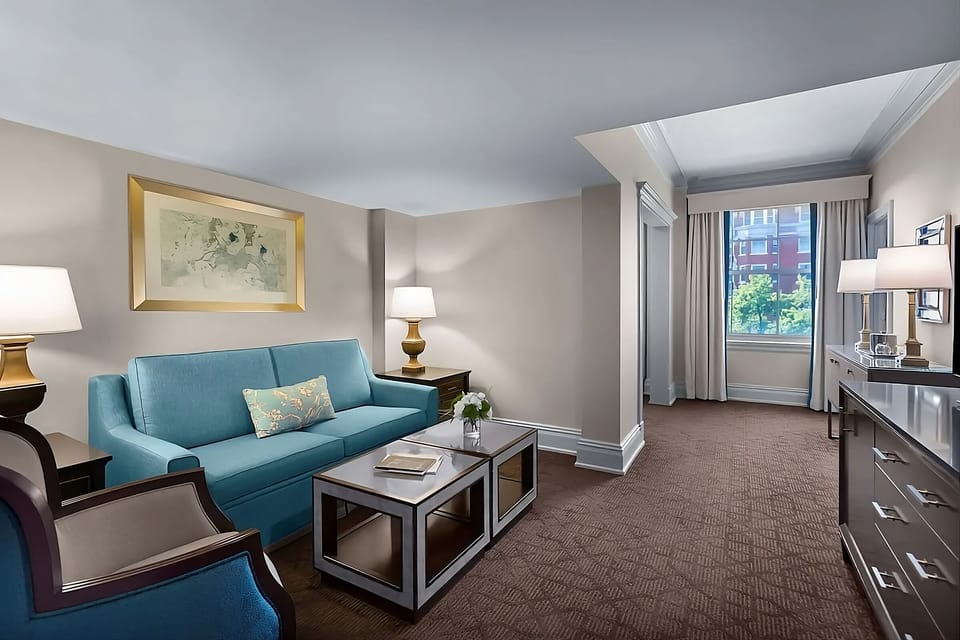 Stretch out in the airy lounge with daylight and comfort.