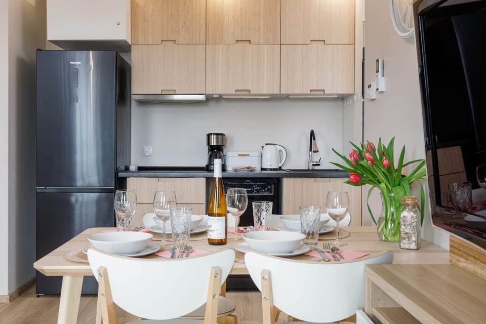 Kitchenette with plenty of kitchen utensils and dishes. 