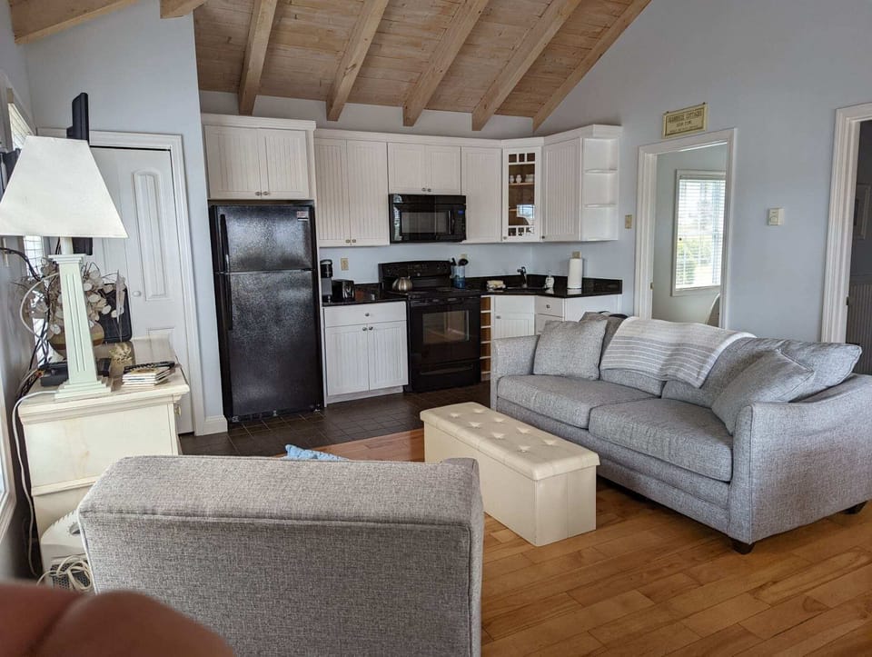 Cottage 19 Living Room/Kitchen