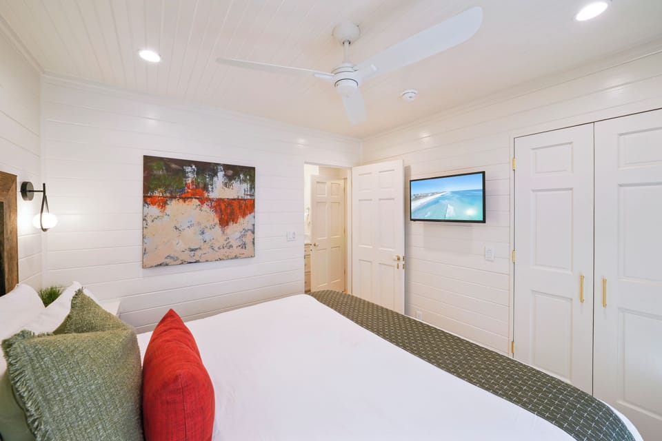KING W/SMART TV AND CLOSET W/BUILT IN DRESSER