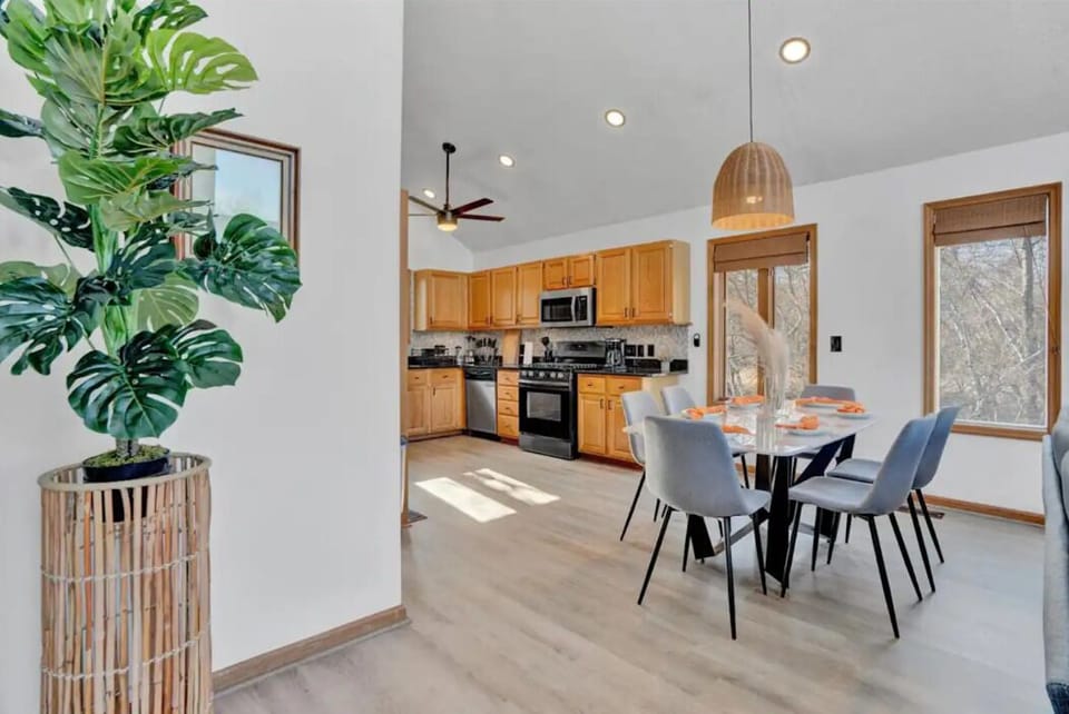Kitchen/Dining area 