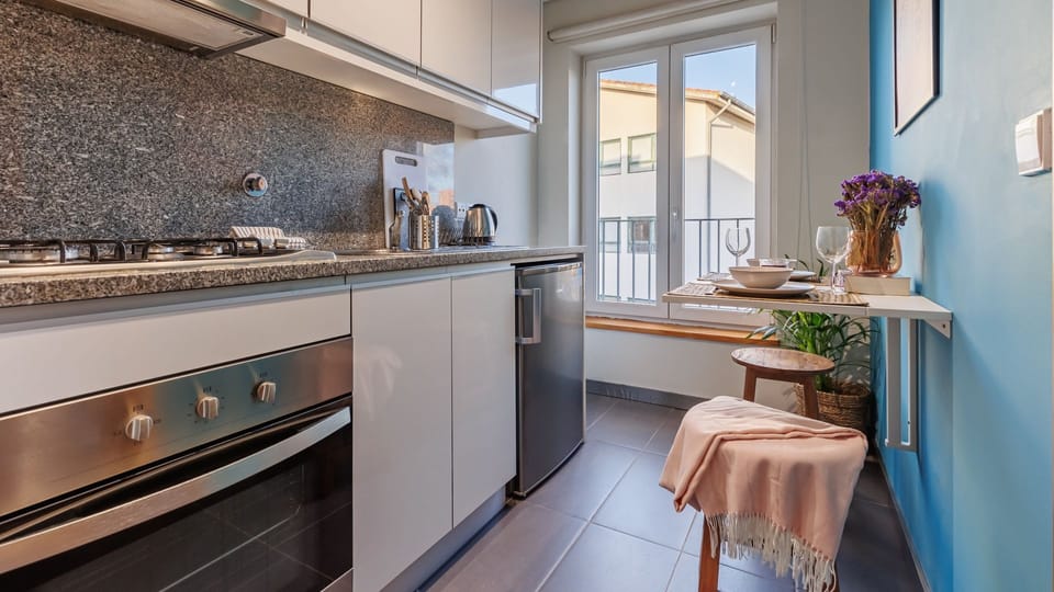 Our kitchen counts with an oven, stove, electric kettle and a sitting area for two #classic #airbnb