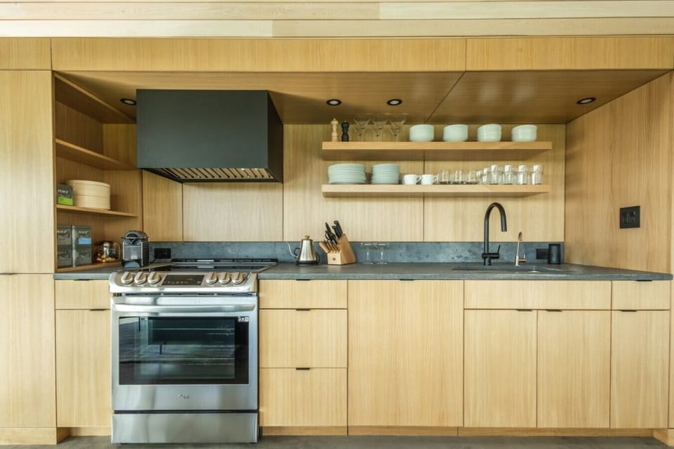 Fully Equipped Gourmet Kitchen with Range and Oven