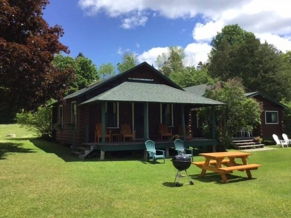 Coryell Cabin- lots of space to run around!