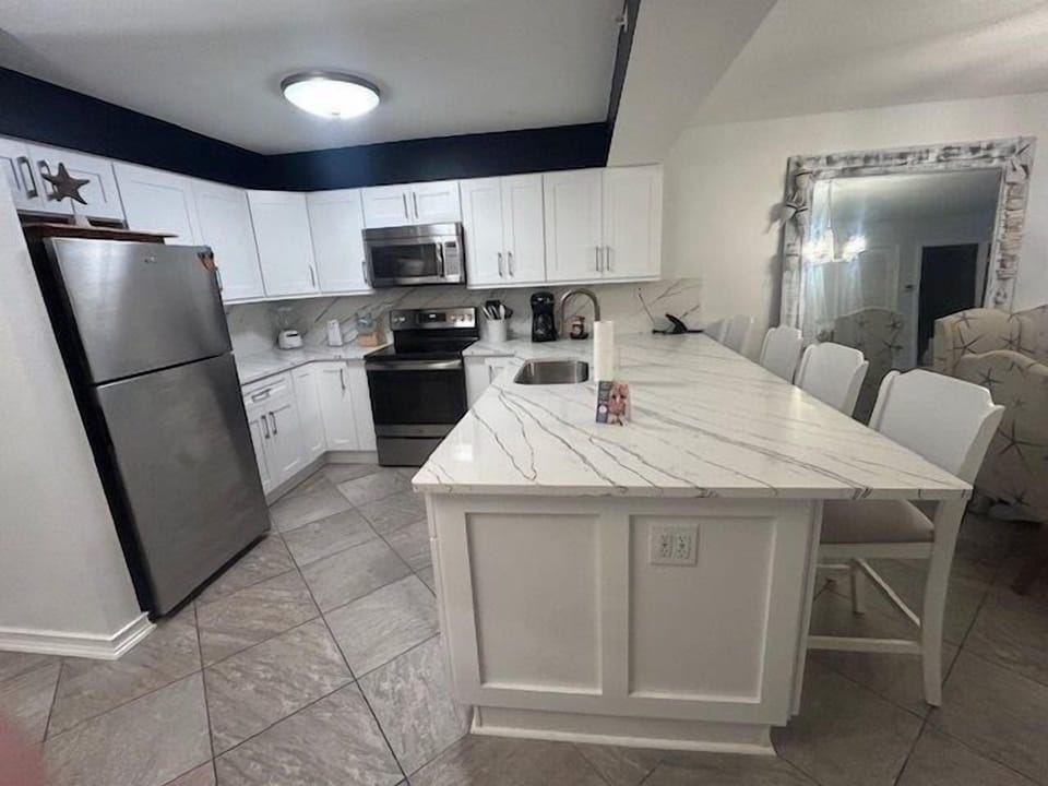 Indoors, Floor, Appliance, Microwave, Oven