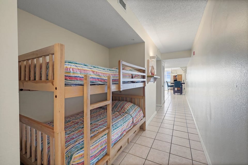 Crib, Furniture, Indoors, Bed, Bedroom
