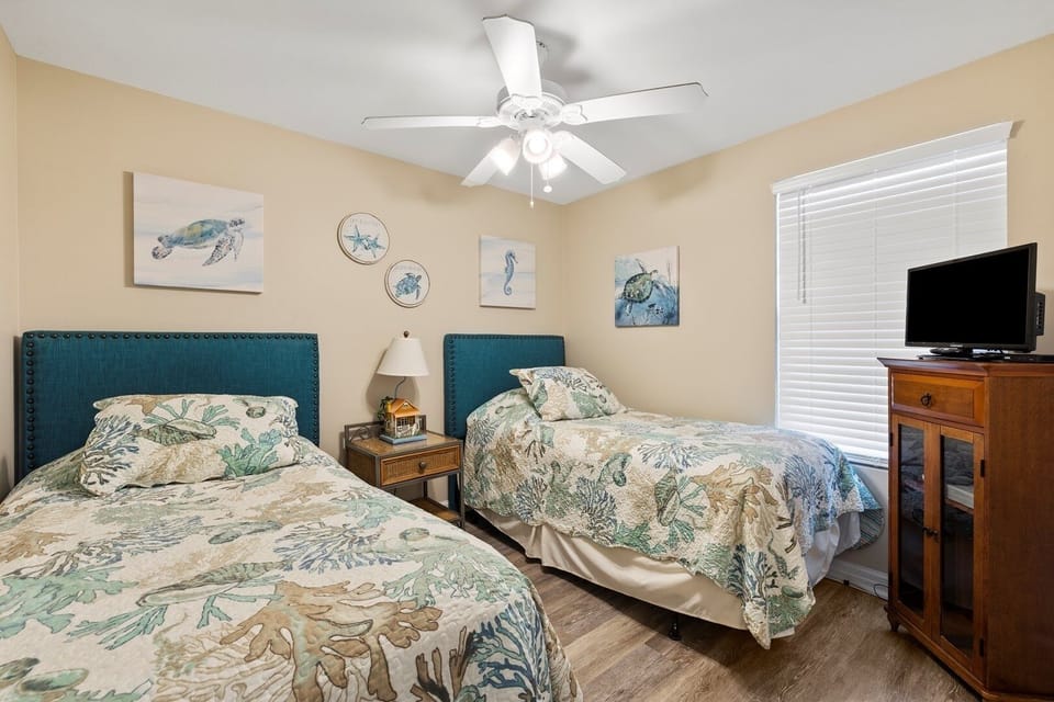 Bed, Bedroom, Furniture, Indoors, Screen