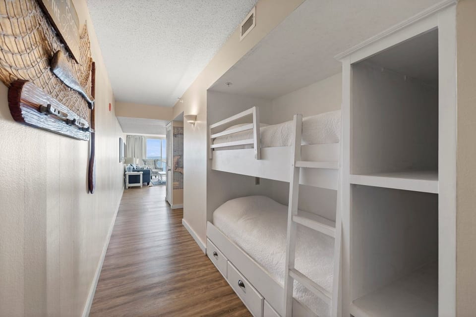 Indoors, Furniture, Bed, Bedroom, Floor