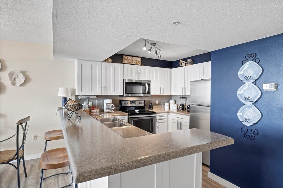 Indoors, Kitchen, Kitchen Island, Microwave, Oven