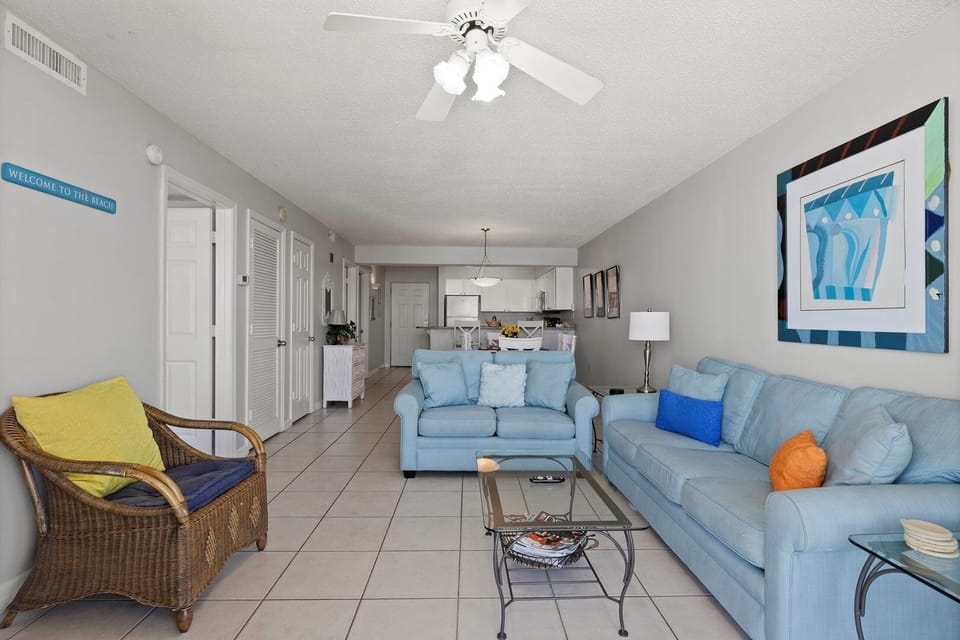 Home Decor, Furniture, Indoors, Living Room, Table
