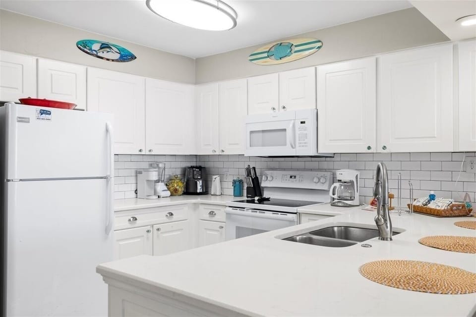 Indoors, Kitchen, Appliance, Refrigerator, Microwave