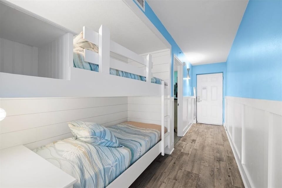 Indoors, Furniture, Architecture, Building, Bed