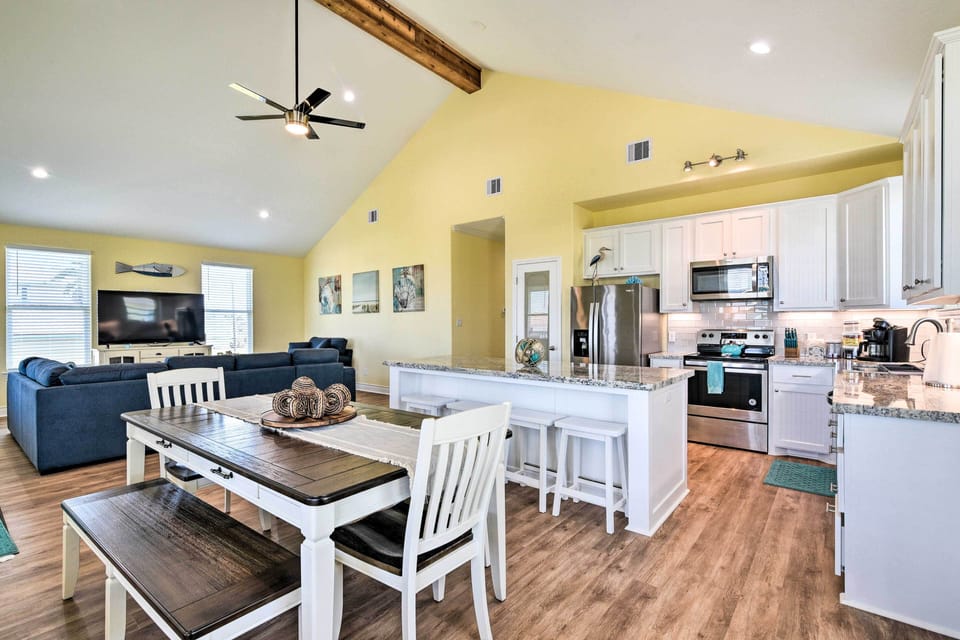 Fully Equipped Kitchen | Dishware & Flatware