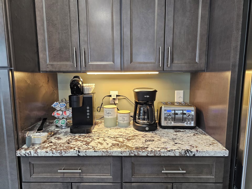 Drip coffee pot and keuirg 