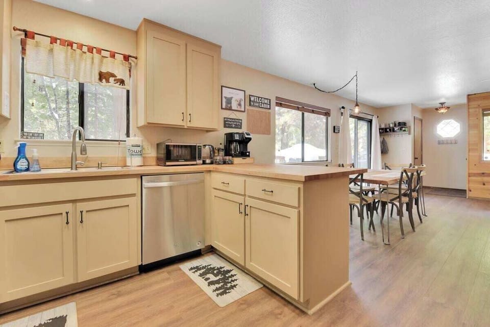 Another kitchen view. Dining table for 6 is ready for you. The deck with gas grill is right outside too. 