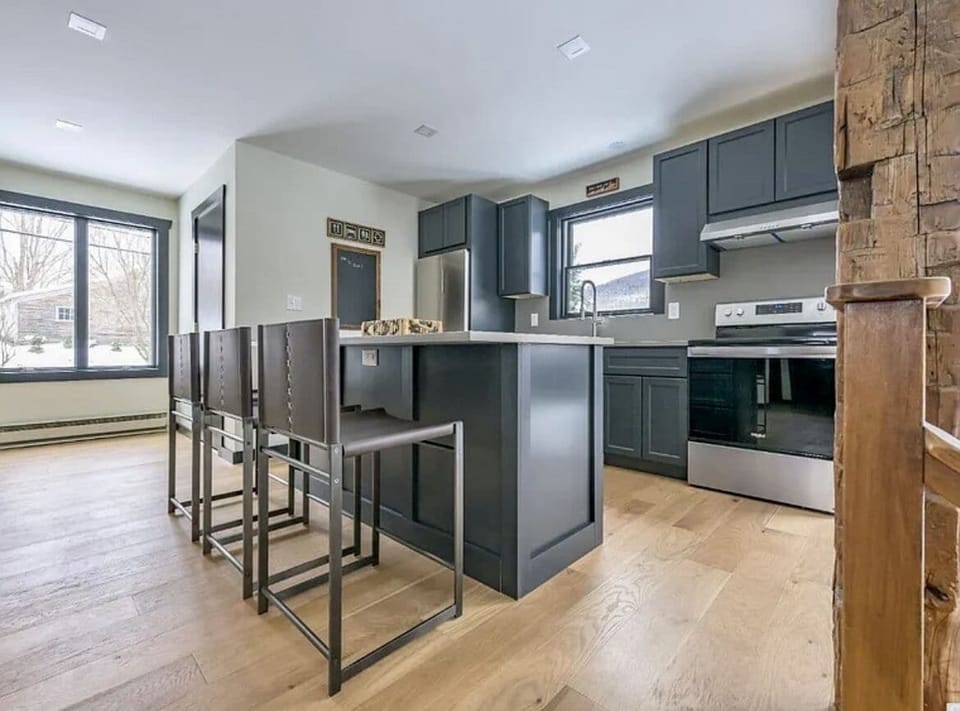 Brand new kitchen ready for all of those inner-chefs! 