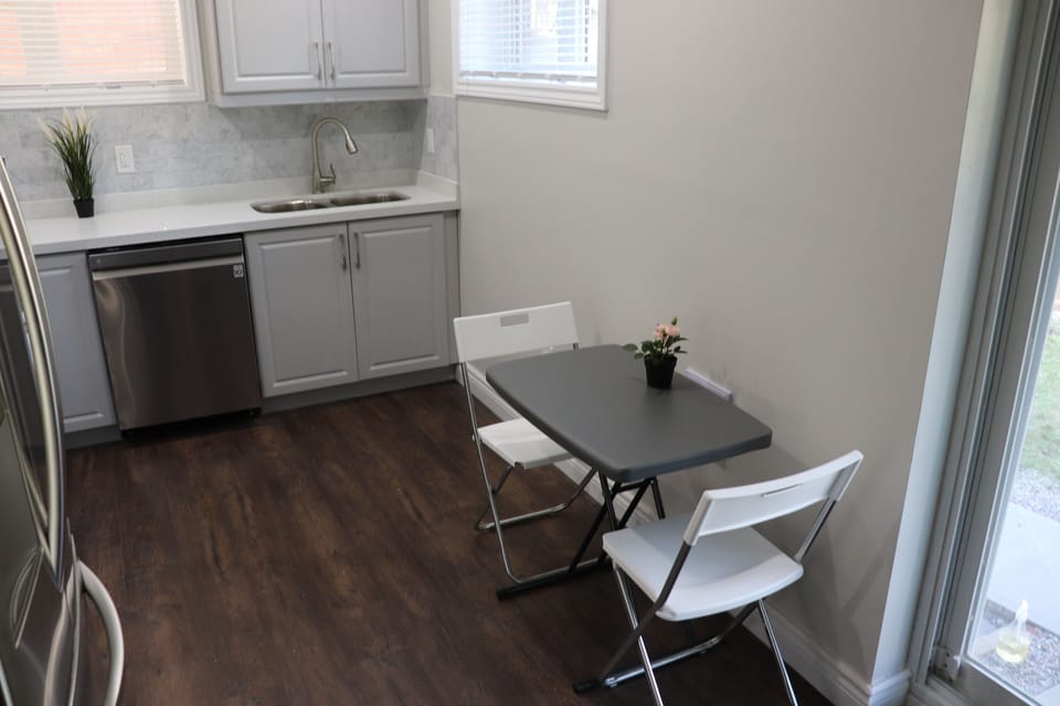 Full kitchen