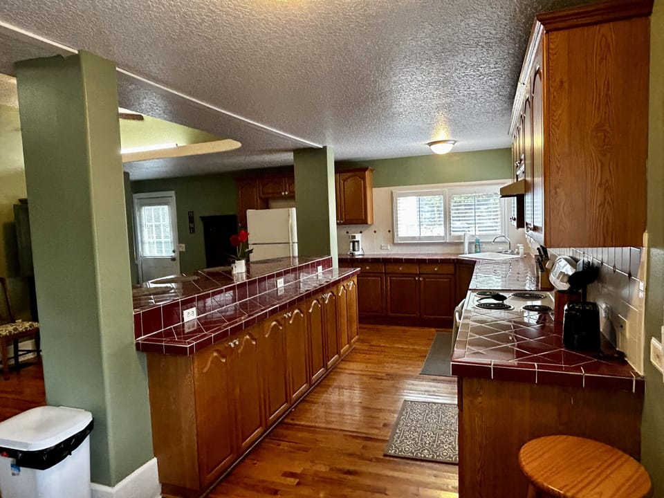 Full kitchen with island dining