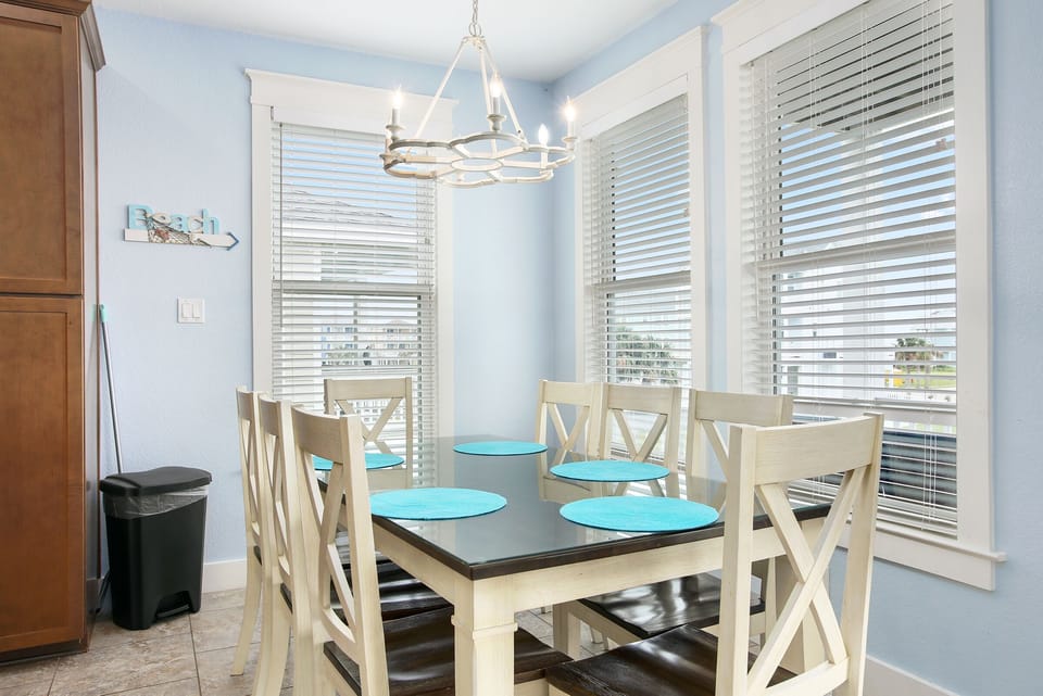 DINING AREA WITH OPEN FLOOR PLAN