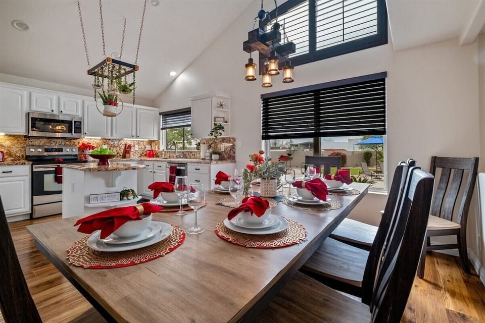 Eat-in kitchen with seating for 10.