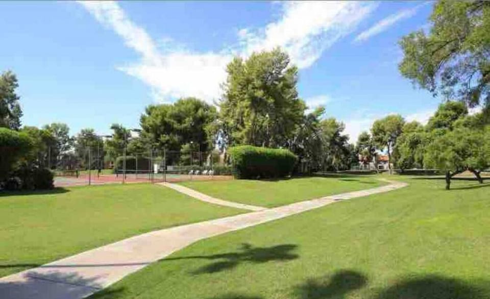Relaxing paths throughout the community