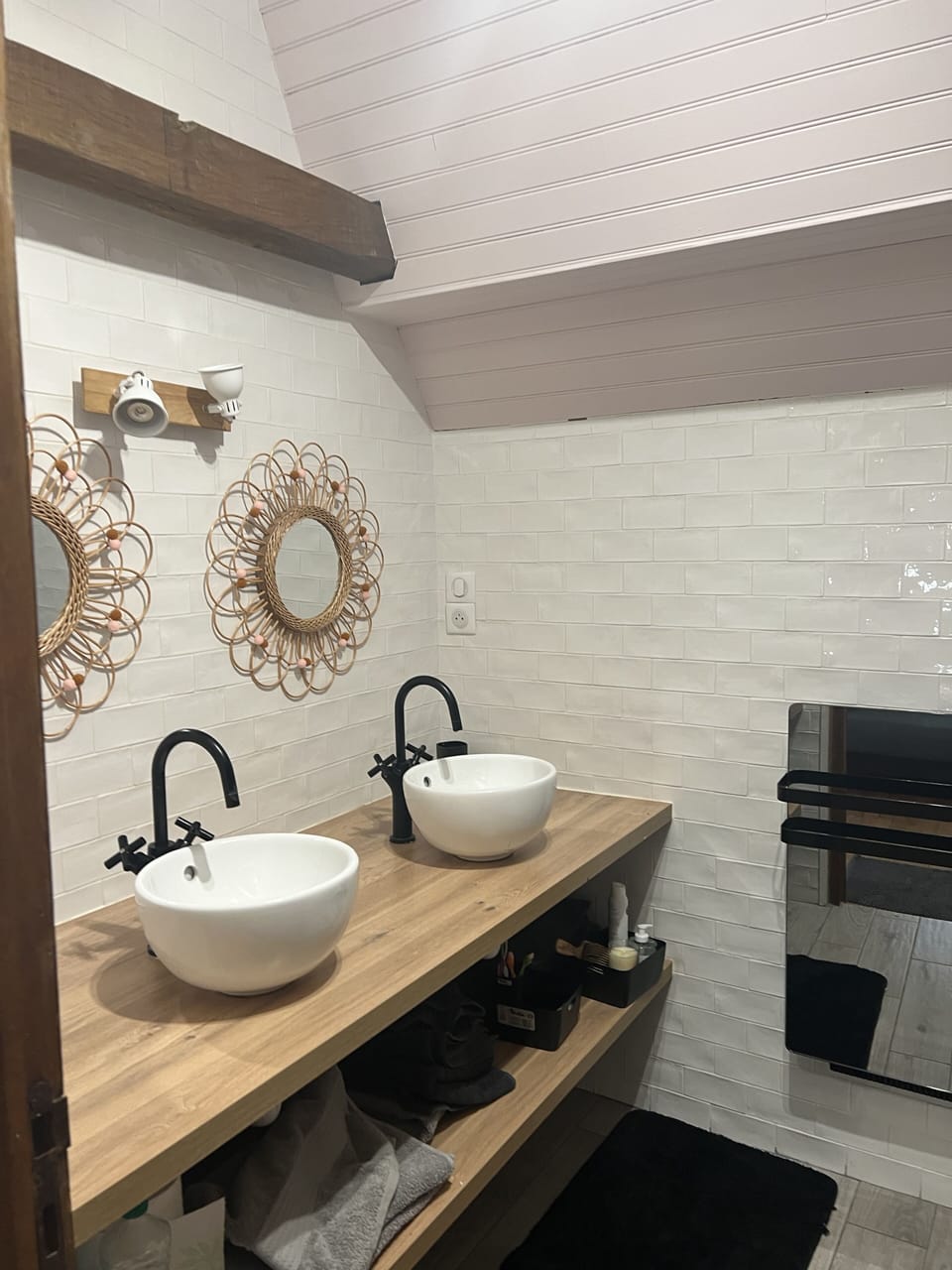 Guest bathroom second floor