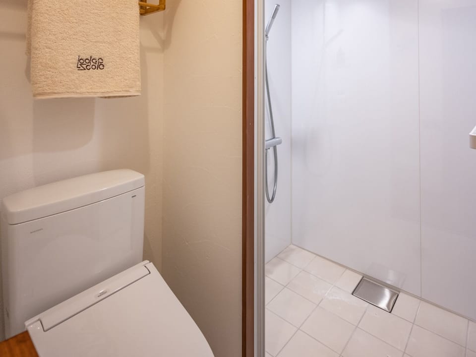・Washrooms are also available in the guest rooms.
