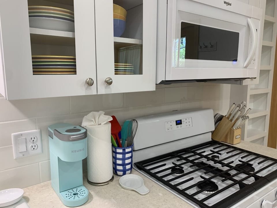 2022 new gas stove!  Large microwave over gas stove and stone countertops!