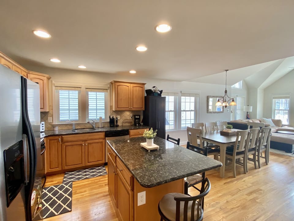 Kitchen / Dining