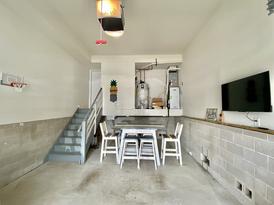 Garage with Dining, Dartboard & Smart TV