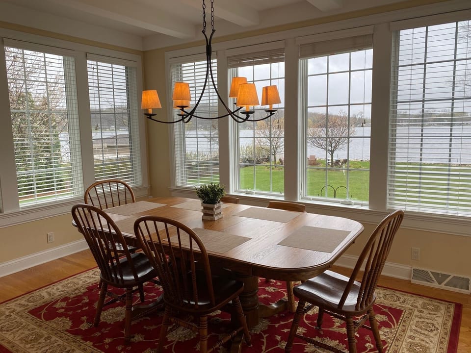 Dining room- seats 10 