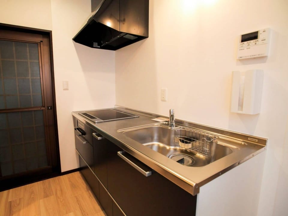 ・[Kitchen] Full of cooking utensils and kitchen equipment. You can also cook, so you can stay comfortably even if you stay for several nights.