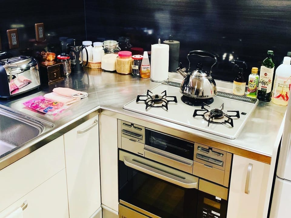 ・[Kitchen] Fully equipped with cooking utensils and seasonings, so you can enjoy cooking comfortably.